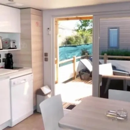 Zecamping 4 Etoiles Anime 500m Parc Aquatique Locatif Tv Clim Campsite
