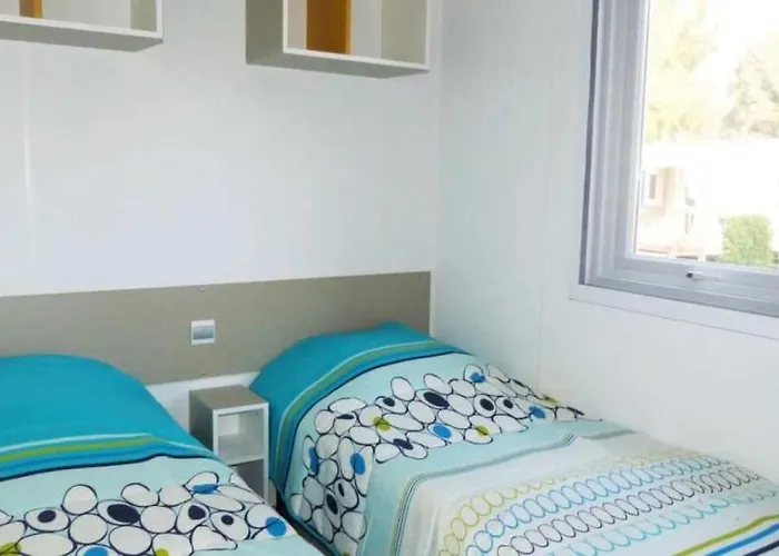 ZEcamping 4 étoiles animé 500m plage parc aquatique locatif TV clim Campeggio Hyères