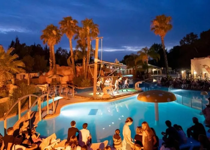 ZEcamping 4 étoiles animé 500m plage parc aquatique locatif TV clim Campeggio