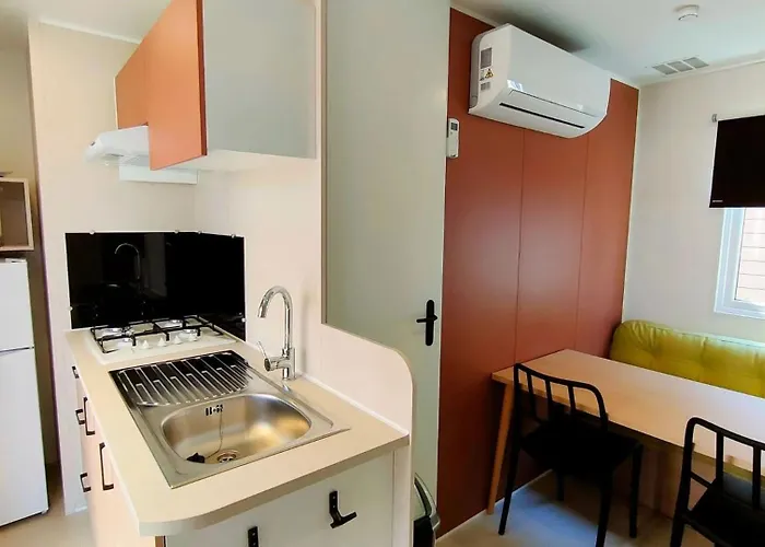 ZEcamping 4 étoiles animé 500m plage parc aquatique locatif TV clim * Hyères