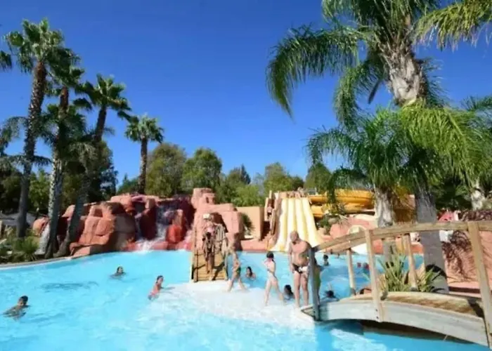 ZEcamping 4 étoiles animé 500m plage parc aquatique locatif TV clim Hyères